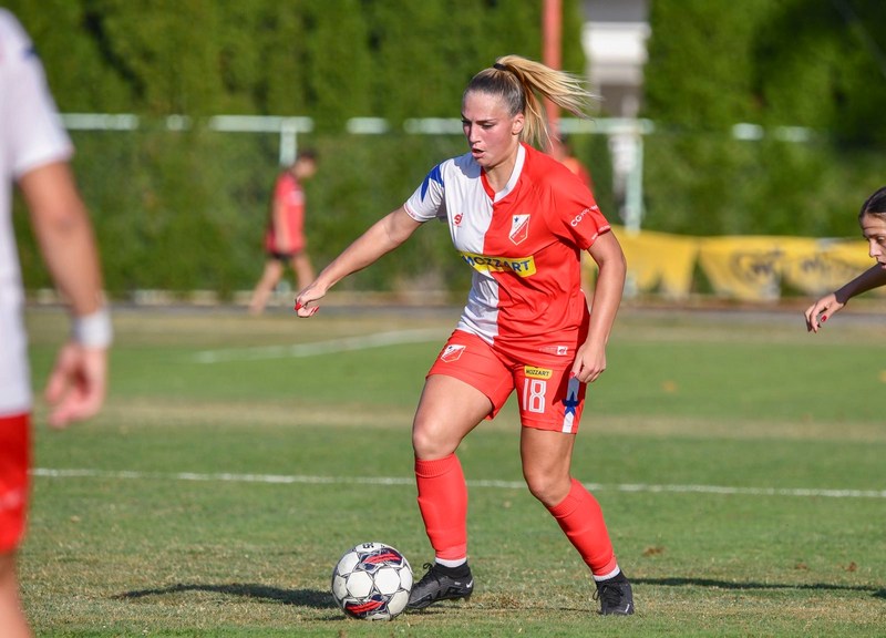 Od dedinih ramena do prvog tima: Deset godina borbe za loptu .