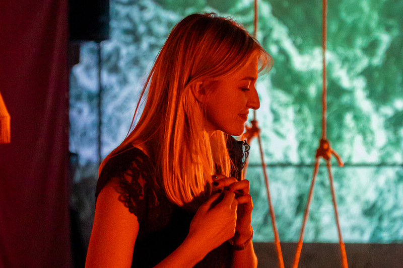 Ostrvo devica: monodrama o nasleđu, identitetu i ženskoj snazi .