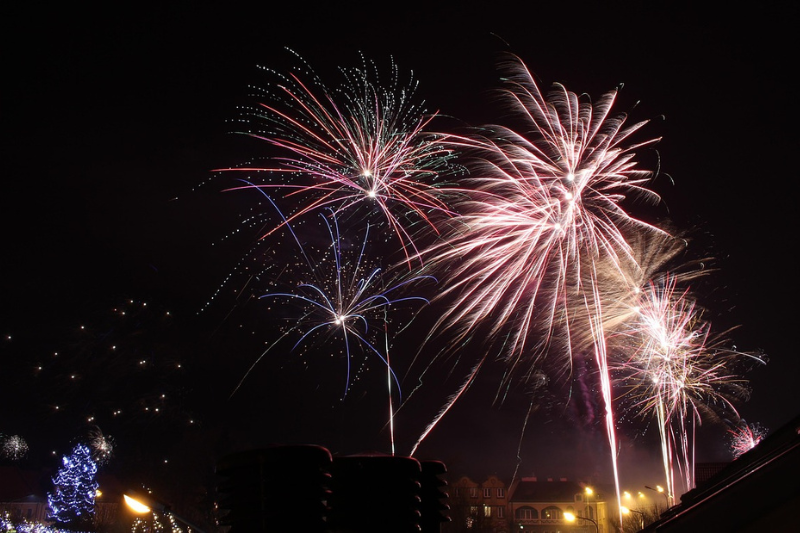 Ulazak u Novu godinu kroz dve generacije: očekivanja, planovi i realnost .