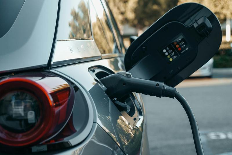 Električni automobili prelaze sa 400 na 800 volti .